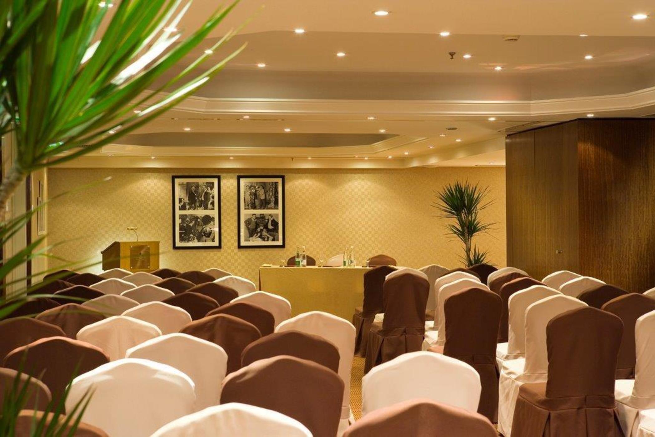 Warwick Paris Hotel Business photo